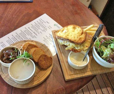 Secrets On The Lake - Accommodation Port Macquarie 7