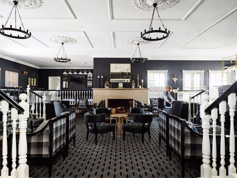 Epoche Lounge Bar - Accommodation Port Macquarie 1