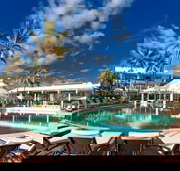 Oasis Pool Bar - Accommodation Port Macquarie