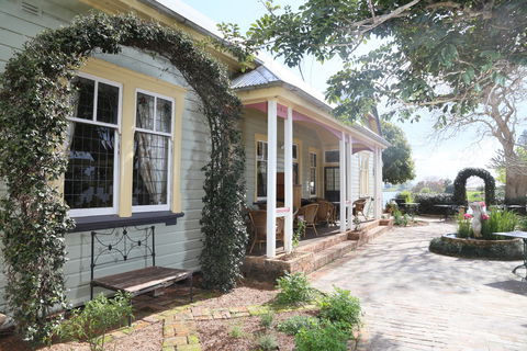 The Old Bank Gladstone - Accommodation Port Macquarie 1