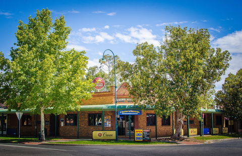 Crown Hotel Wentworth - Accommodation Port Macquarie 1