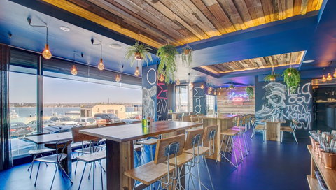 STAV'S - DRINKS, EATS & BEATS - Accommodation Port Macquarie 0