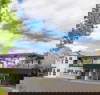 The Glasshouse and Bergin Lounge at Clouds Montville - Accommodation Port Macquarie