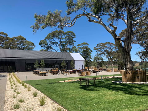 LOT.100 The Grocer - Accommodation Port Macquarie 2