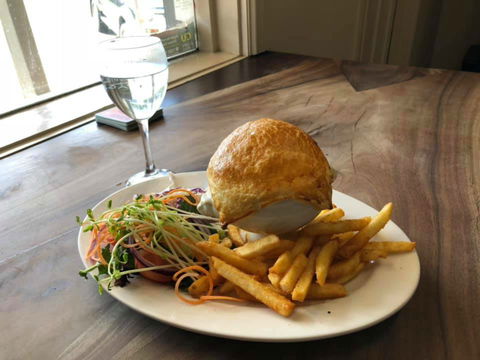 Bowning Hotel Dining - Accommodation Port Macquarie 0