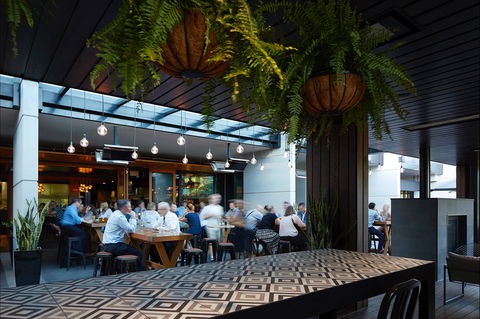 Ostani Lounge, Bar & Restaurant - Accommodation Port Macquarie 1