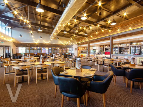 V Hotel - Accommodation Port Macquarie 1