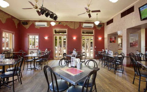 Royal Hotel - Accommodation Port Macquarie 0