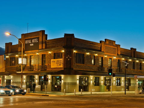 Royal Hotel Queanbeyan - Accommodation Port Macquarie 0