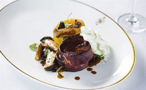 SJ's Brasserie - Accommodation Port Macquarie 3