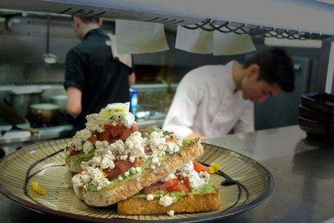 Glen Iris Pantry - Accommodation Port Macquarie 13
