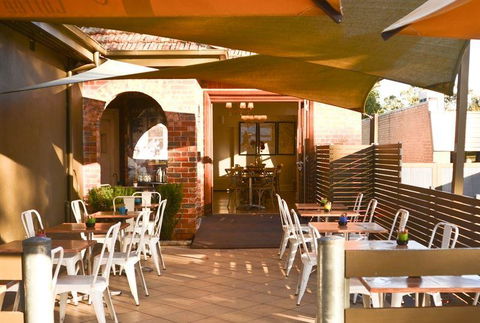 Glen Iris Pantry - Accommodation Port Macquarie 14