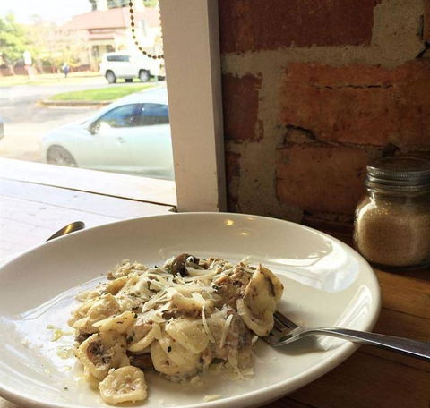 EAT LOVE PIZZA - Accommodation Port Macquarie 10