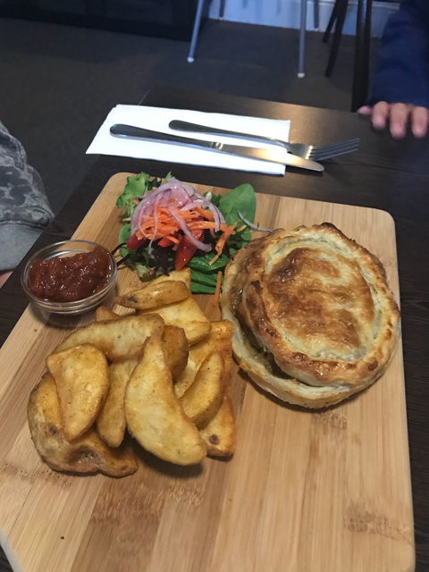 Deloraine Hotel Restaurant - Accommodation Port Macquarie 6