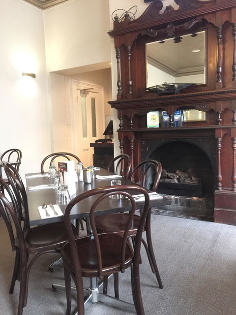 Deloraine Hotel Restaurant - Accommodation Port Macquarie 8