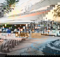 Mano's Restaurant - Accommodation Port Macquarie