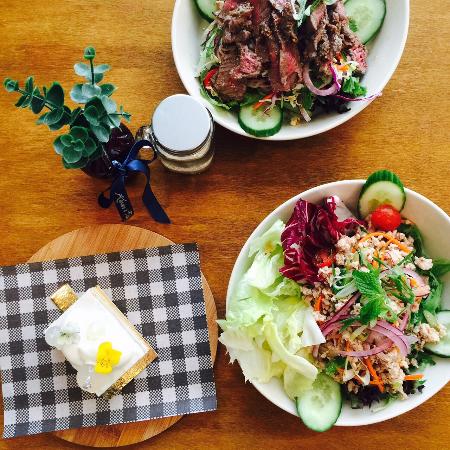 Kwans Table - Accommodation Port Macquarie 0