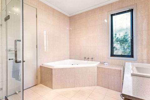 Quality Suites Point Cook Seasons 5 - Accommodation Port Macquarie 7