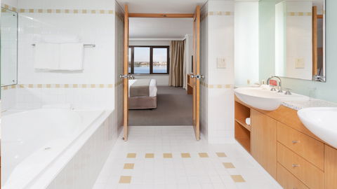 Crowne Plaza Perth - Accommodation Port Macquarie 13