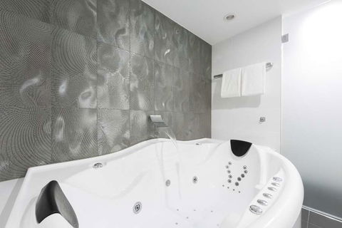 Avenue Hotel Canberra - Accommodation Port Macquarie 3