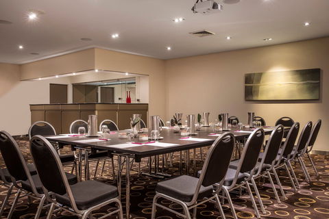 Crowne Plaza Canberra - Accommodation Port Macquarie 10