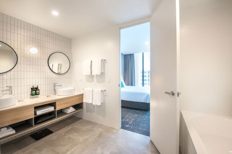 Crowne Plaza Adelaide - Accommodation Port Macquarie 11