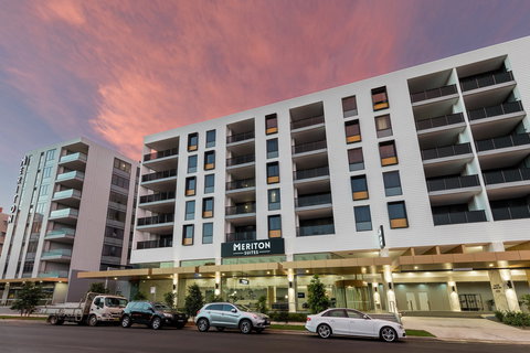 Meriton Suites Sydney Airport - Accommodation Port Macquarie 1