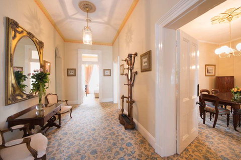 The Hotel Windsor - Accommodation Port Macquarie 9