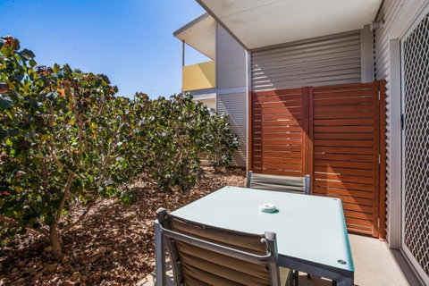 Onslow Beach Resort - Accommodation Port Macquarie 1