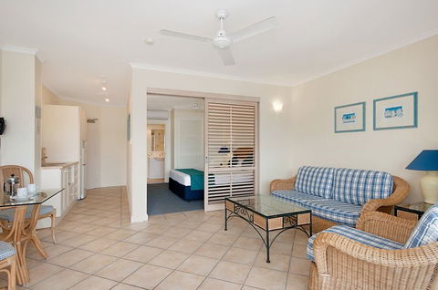 Macrossan House Boutique Holidays Apts - Accommodation Port Macquarie 2