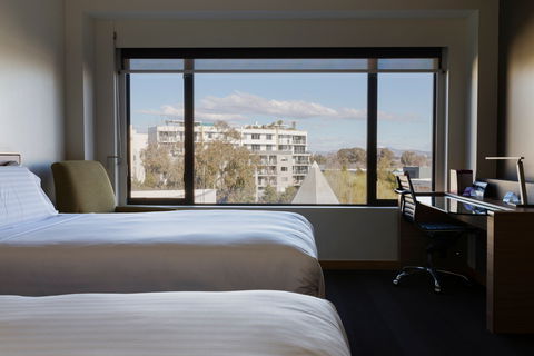 Crowne Plaza Canberra - Accommodation Port Macquarie 4
