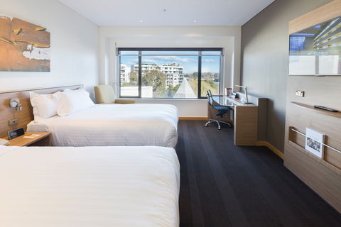 Crowne Plaza Canberra - Accommodation Port Macquarie 6