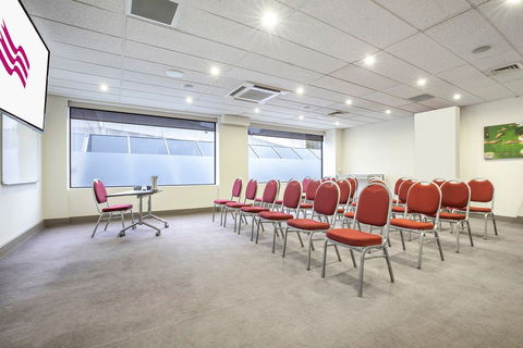 Crowne Plaza Canberra - Accommodation Port Macquarie 9