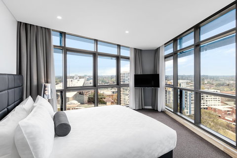Meriton Suites Church Street, Parramatta - Accommodation Port Macquarie 3