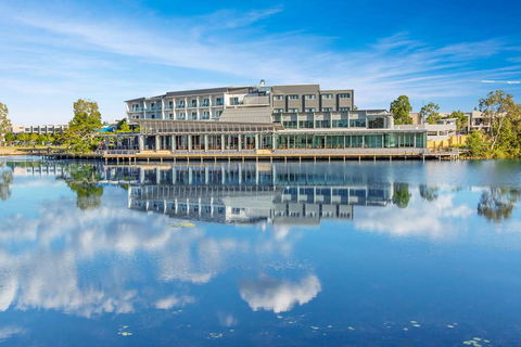Best Western Plus North Lakes Hotel - Accommodation Port Macquarie 1