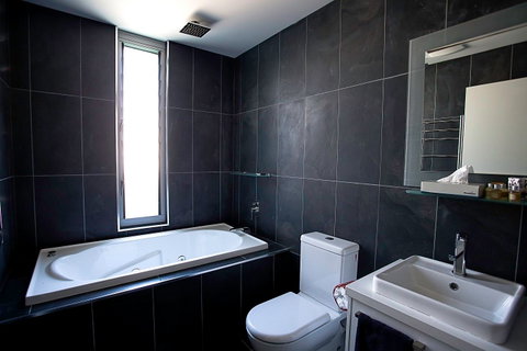 Crown on Darby - Accommodation Port Macquarie 7
