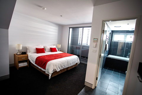 Crown on Darby - Accommodation Port Macquarie 8