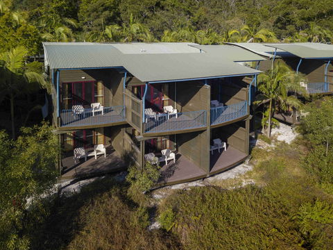Mercure Kingfisher Bay Resort - Accommodation Port Macquarie 1