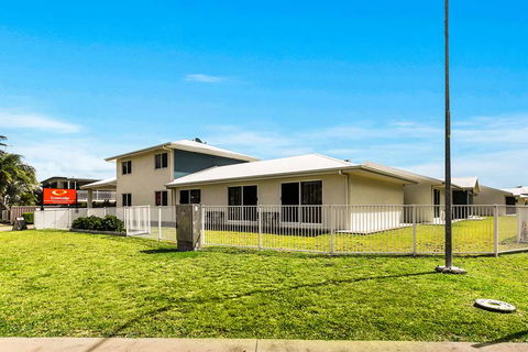 Econo Lodge Beachside - Accommodation Port Macquarie 0