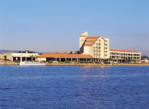 The Lakes Resort Hotel - Accommodation Port Macquarie 1