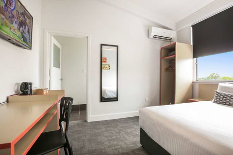 Camp Hill Hotel - Accommodation Port Macquarie 2