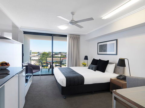 Oaks Carlyle - Accommodation Port Macquarie 2