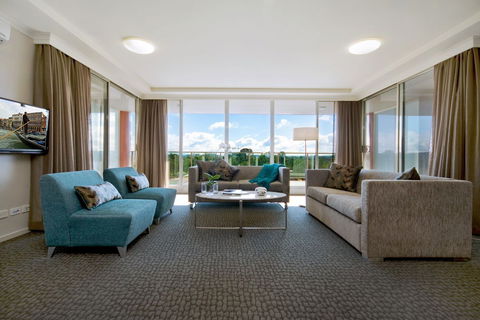 Pacific Suites Canberra - Accommodation Port Macquarie 1