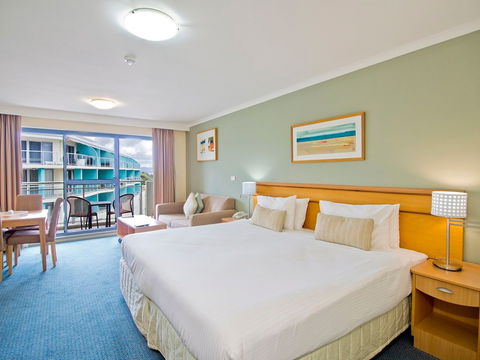 Oaks Waterfront Resort - Accommodation Port Macquarie 2