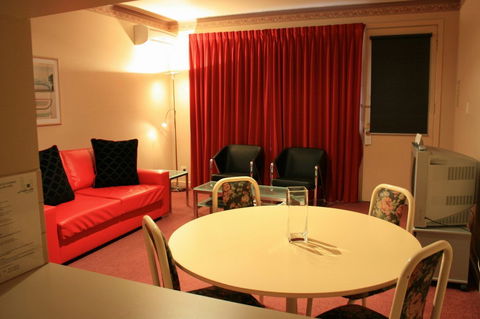 Carlton Clocktower On Lygon - Accommodation Port Macquarie 1