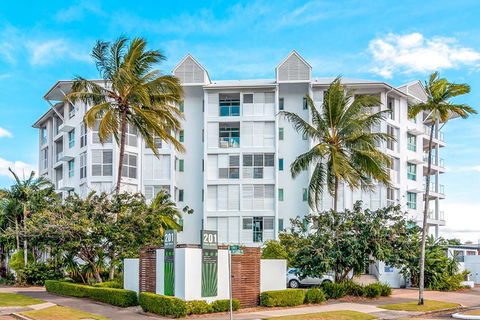 201 Lake Street - Cairns - Accommodation Port Macquarie 0
