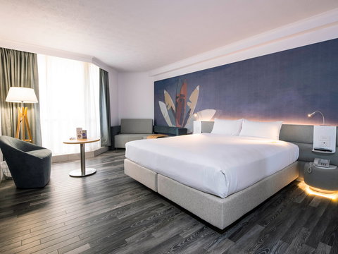 Novotel Surfers Paradise - Accommodation Port Macquarie 2