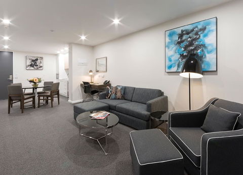 Avenue Hotel Canberra - Accommodation Port Macquarie 2
