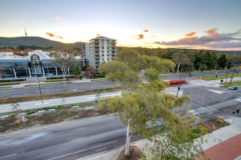 IQ Smart Apartments 704 Braddon ACT - Accommodation Port Macquarie 6
