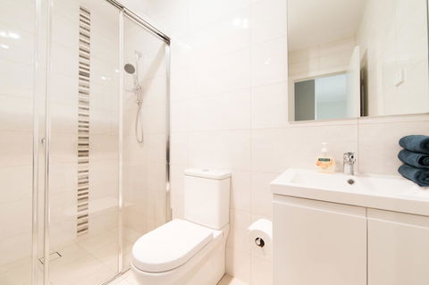 3BR Townhouse Double Garage Walk To Lake Ginninderra - Accommodation Port Macquarie 5